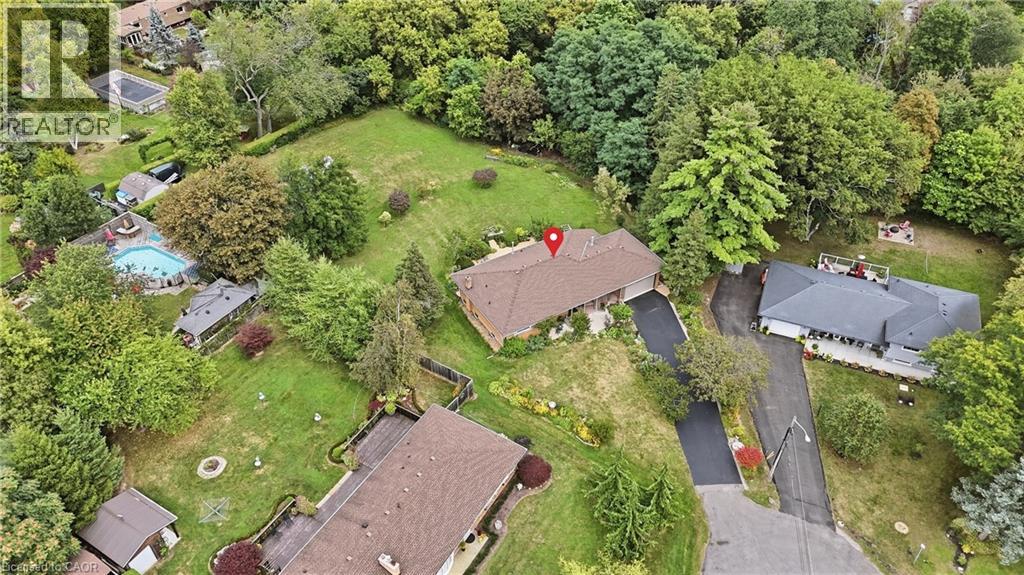 4 Kew Court, Dundas, Ontario  L9H 5E1 - Photo 3 - 40863962