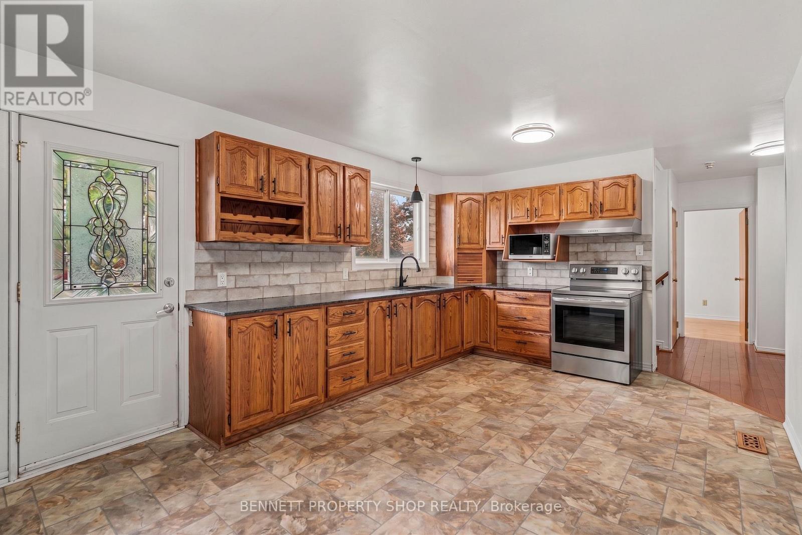 1312 Avenue R Avenue, Ottawa, Ontario K1G 0B9 - Photo 4 - X13826674