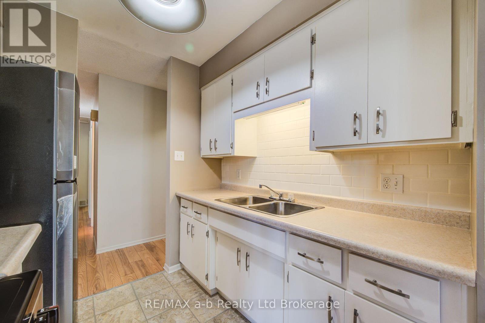321 Bluevale Street N, Waterloo, Ontario  N2J 4H6 - Photo 11 - X13826726