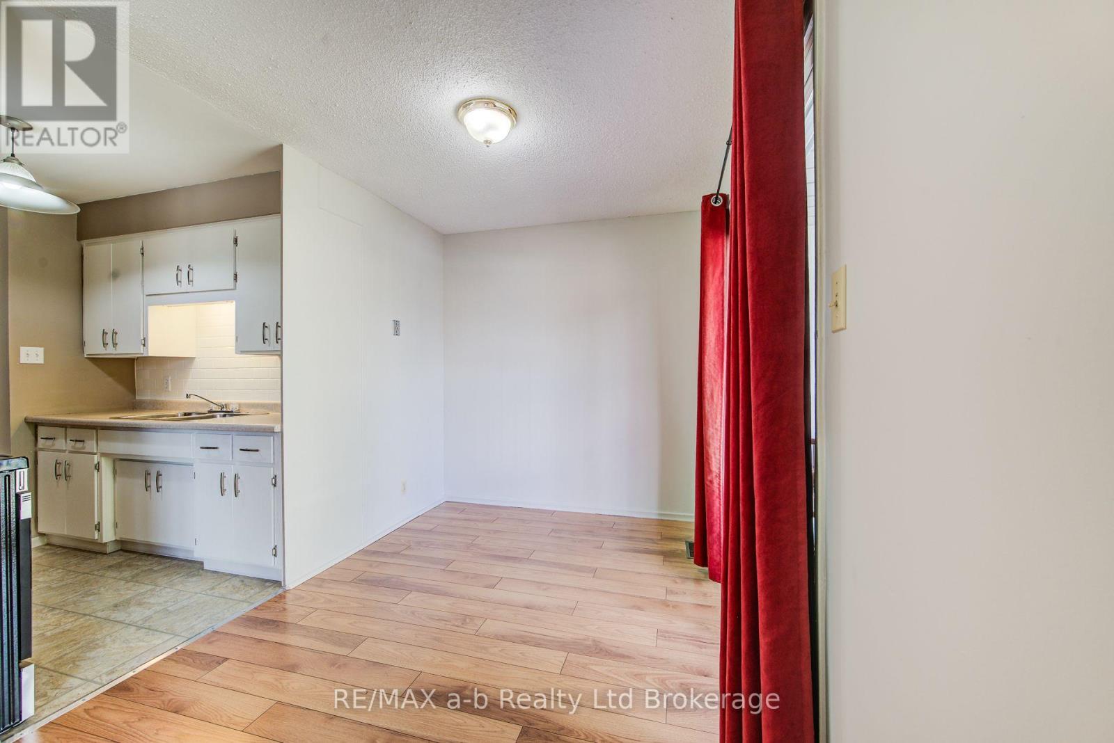 321 Bluevale Street N, Waterloo, Ontario  N2J 4H6 - Photo 9 - X13826726