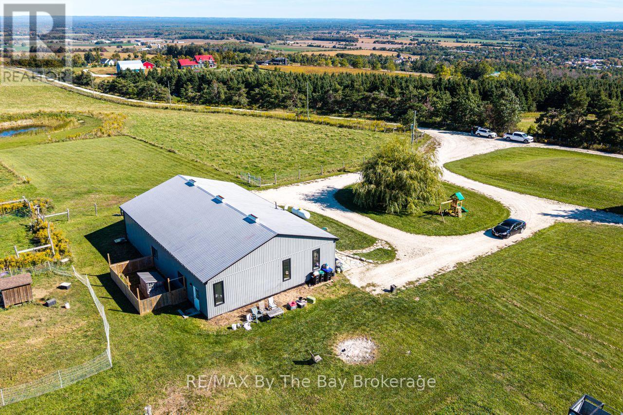 2574 Fairgrounds Road South Road S, Clearview, Ontario  L0M 1G0 - Photo 3 - S13826690