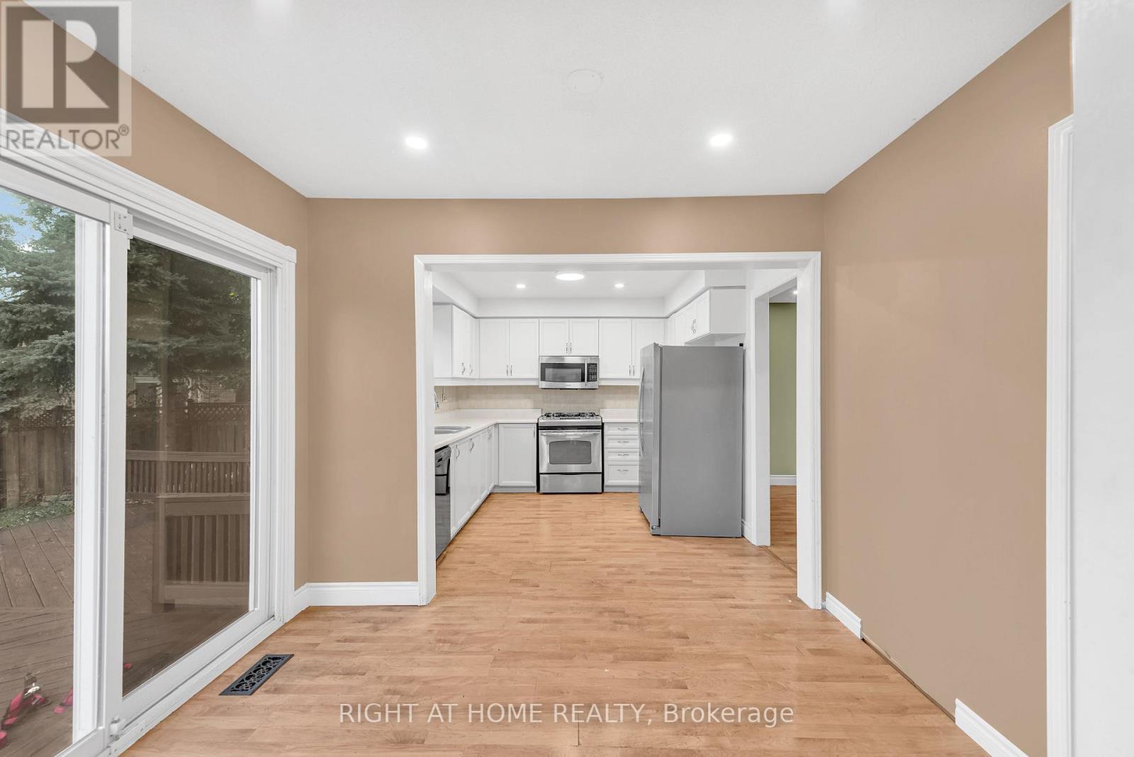 45 Blair Crescent, Barrie, Ontario  L4M 5Y6 - Photo 4 - S13826692