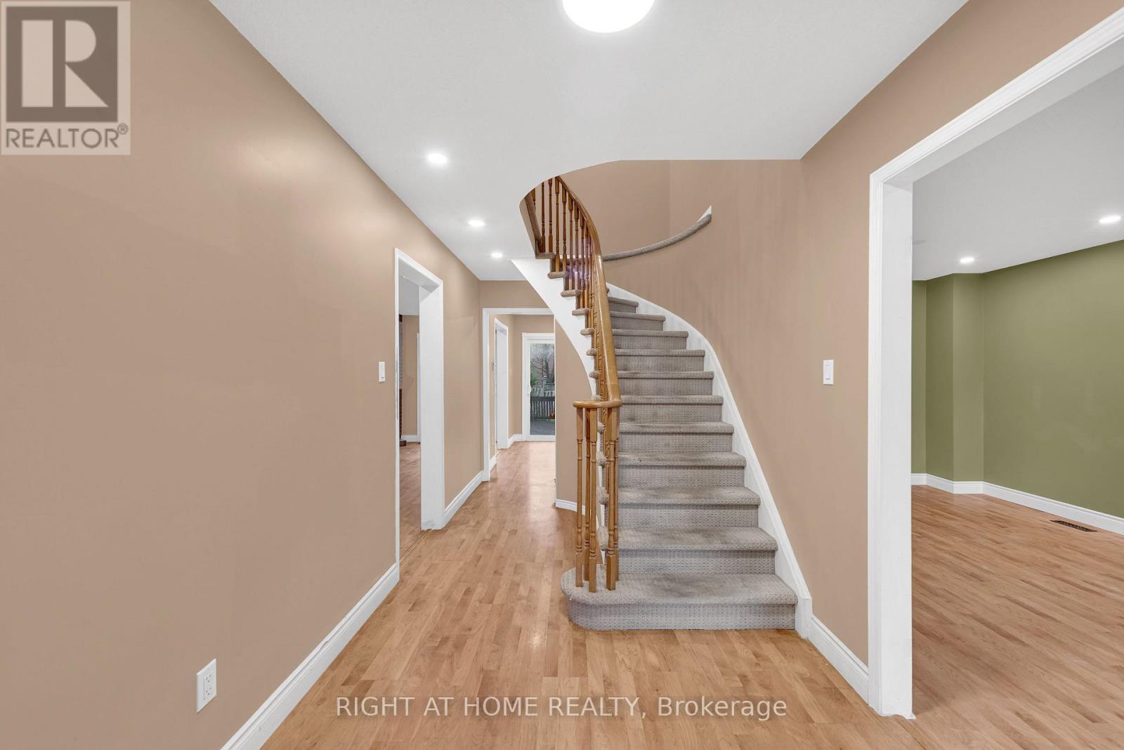 45 Blair Crescent, Barrie, Ontario  L4M 5Y6 - Photo 5 - S13826692
