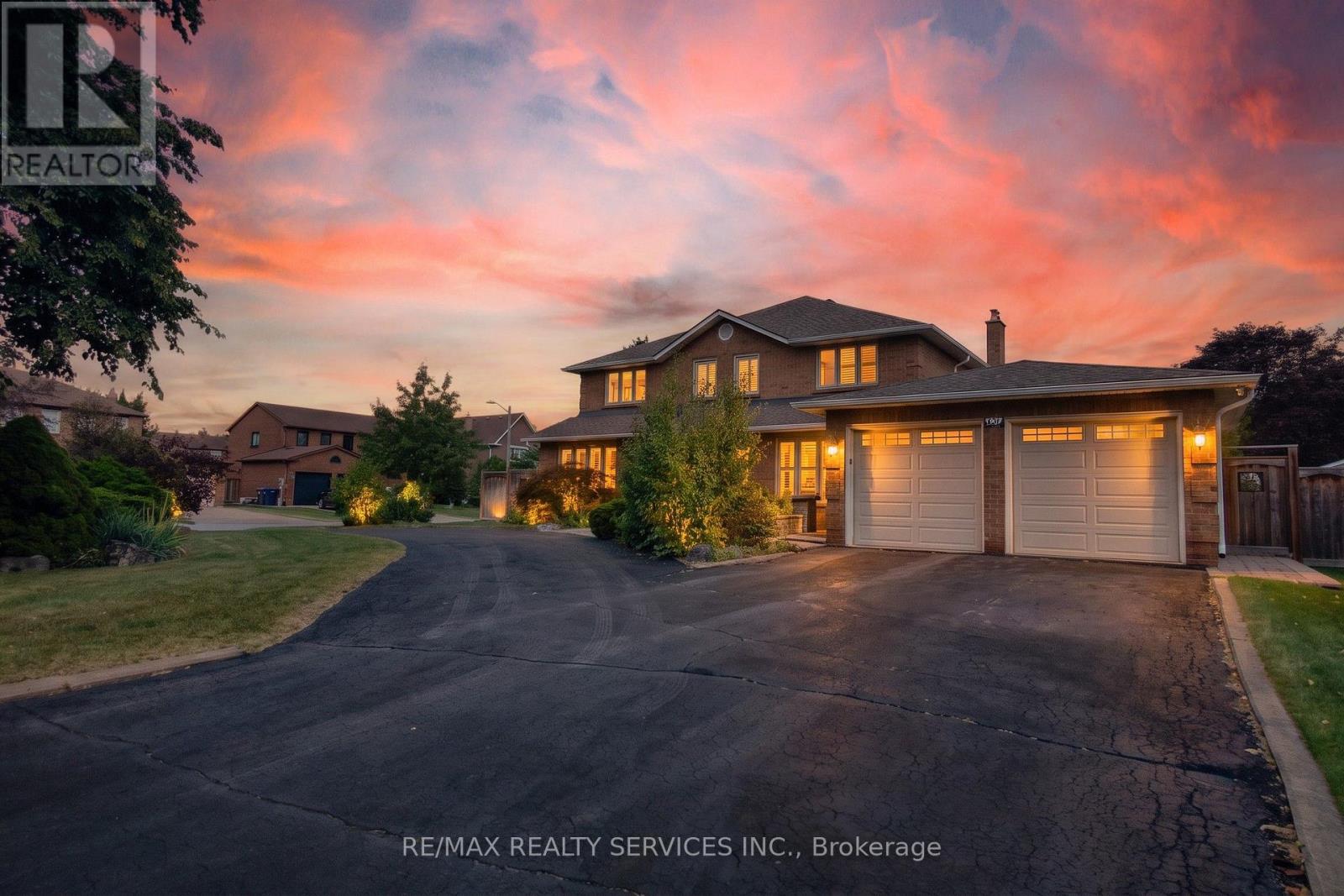 35 Linden Crescent, Brampton, Ontario  L6S 4G1 - Photo 3 - W13823778