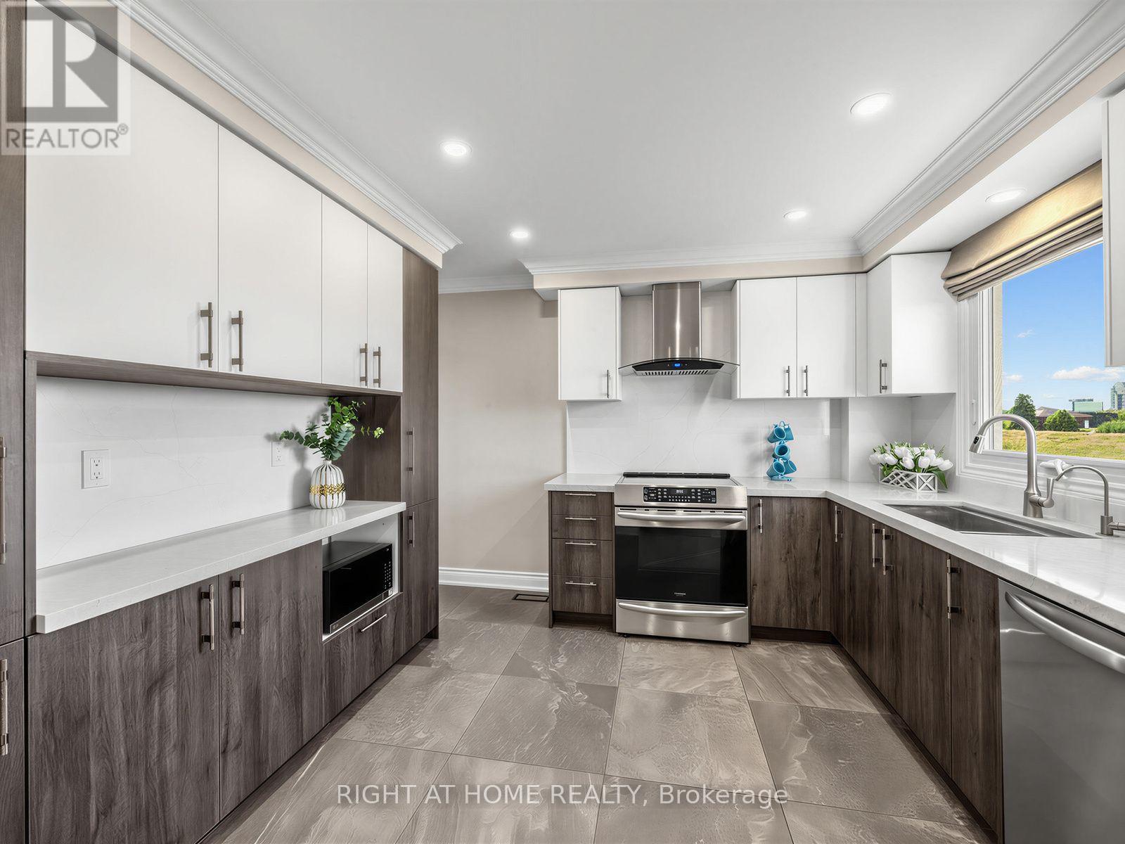 67 Bigham Crescent, Toronto, Ontario  M9C 5C5 - Photo 4 - W13826662