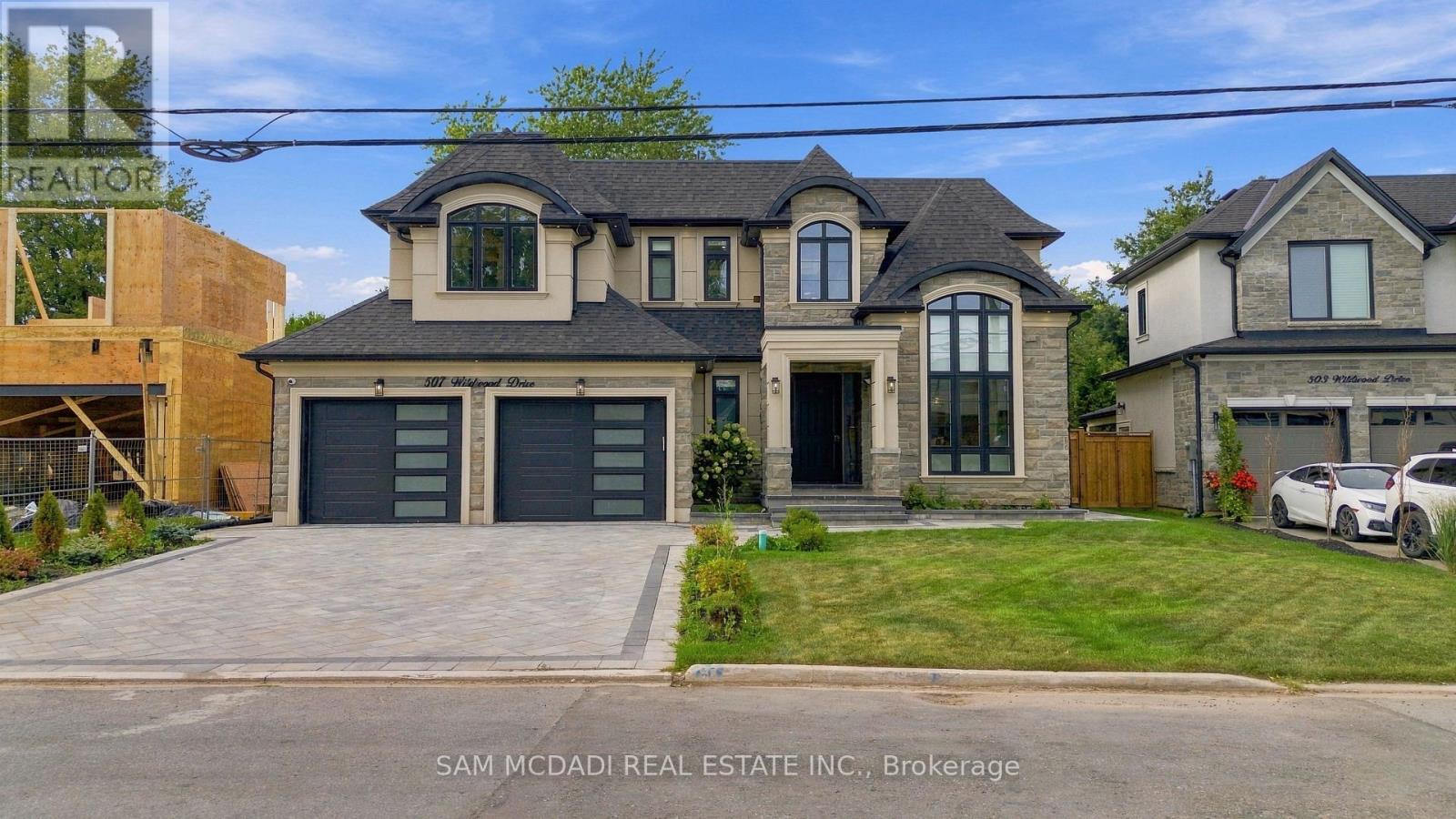 507 Wildwood Drive, Oakville, Ontario  L6K 1V1 - Photo 2 - W13826724