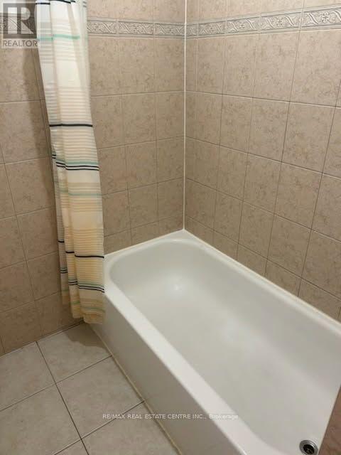 3324 Strabane Drive, Mississauga, Ontario  L5C 1W7 - Photo 13 - W13826728