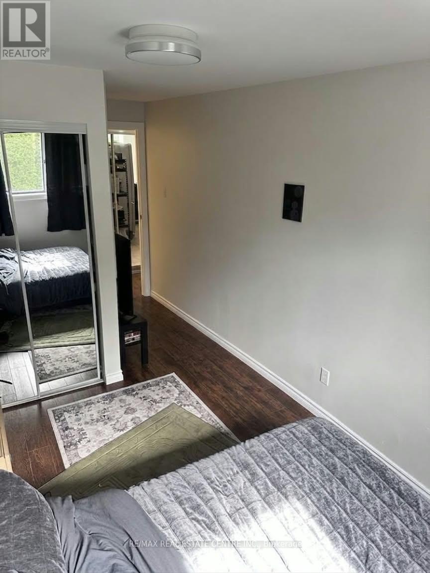 3324 Strabane Drive, Mississauga, Ontario  L5C 1W7 - Photo 2 - W13826728