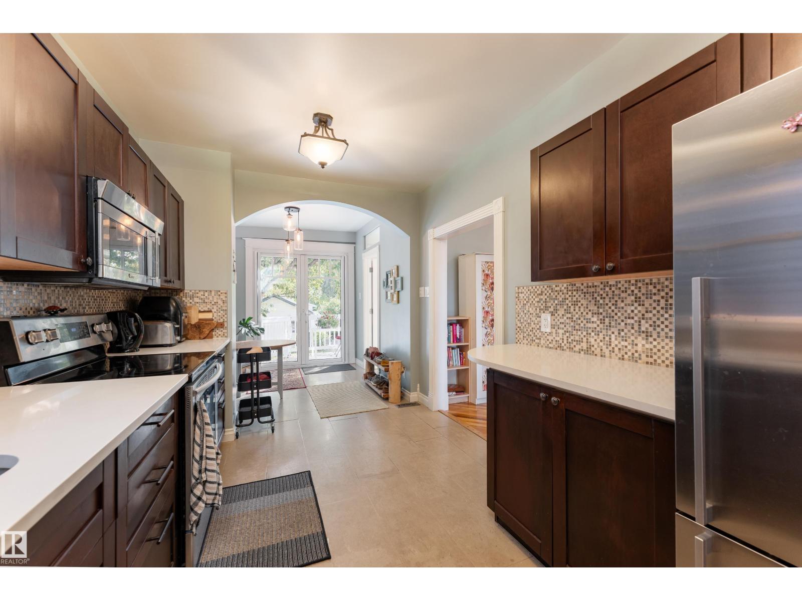 11225 127 ST NW