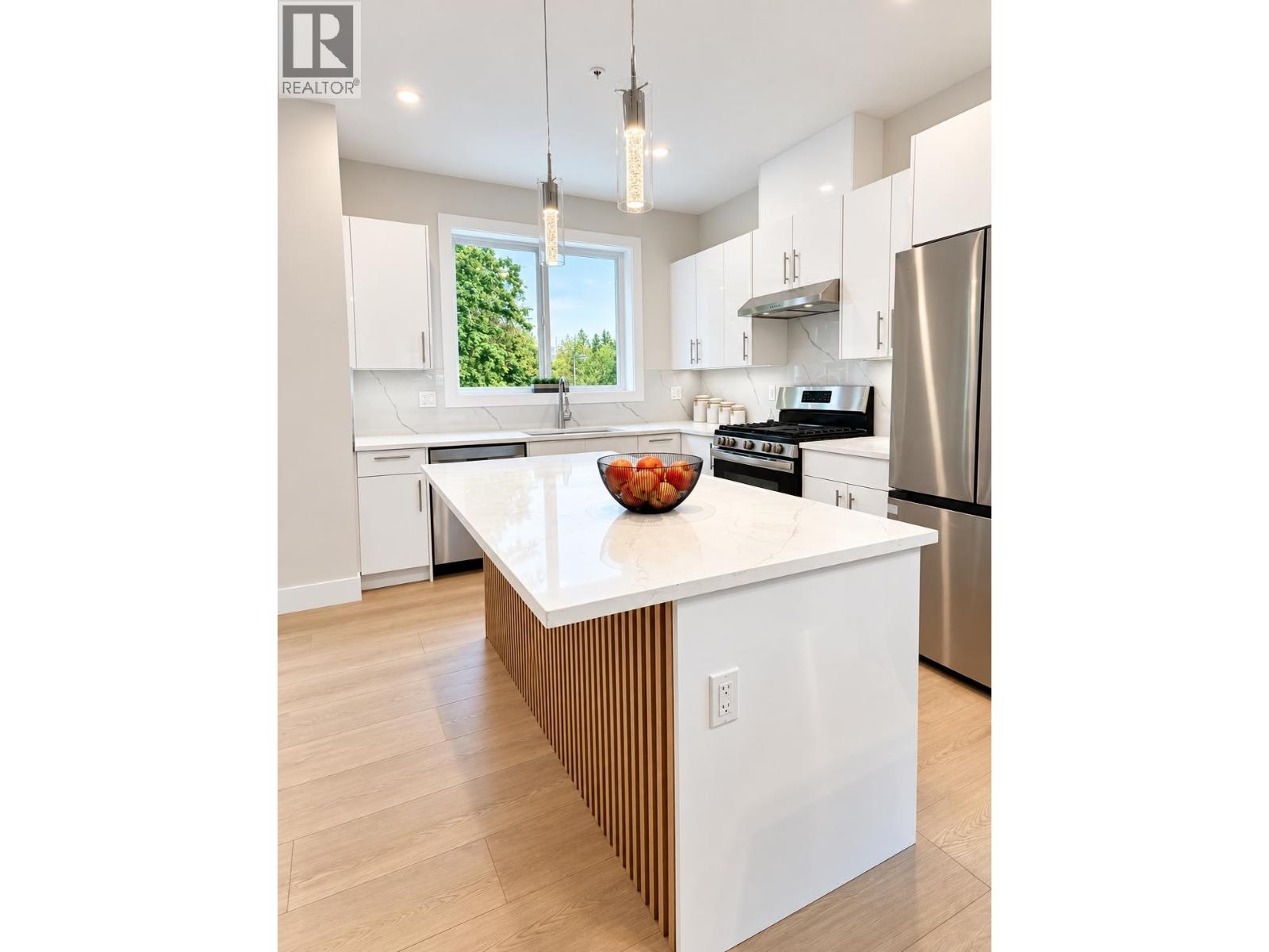 3 6093 Rosewood Place, Sechelt, British Columbia  V7Z 0P9 - Photo 4 - R3169347