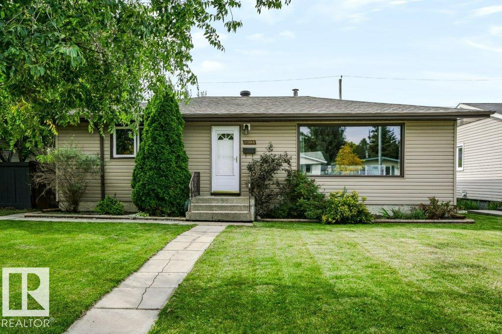 8104 162 St Nw, Edmonton, Alberta  T5R 2L7 - Photo 2 - E4510312