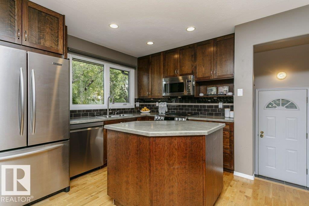 8104 162 St Nw, Edmonton, Alberta  T5R 2L7 - Photo 7 - E4510312