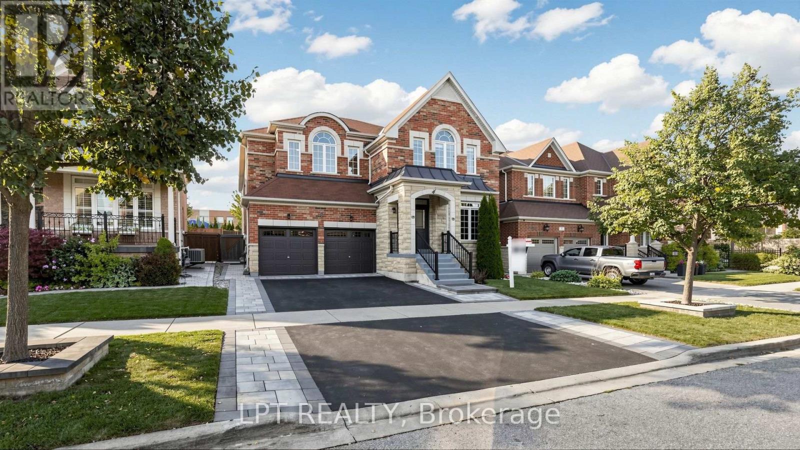 4 Plentywood Drive, Brampton, Ontario L6Y 0V2 - Photo 2 - W13826764