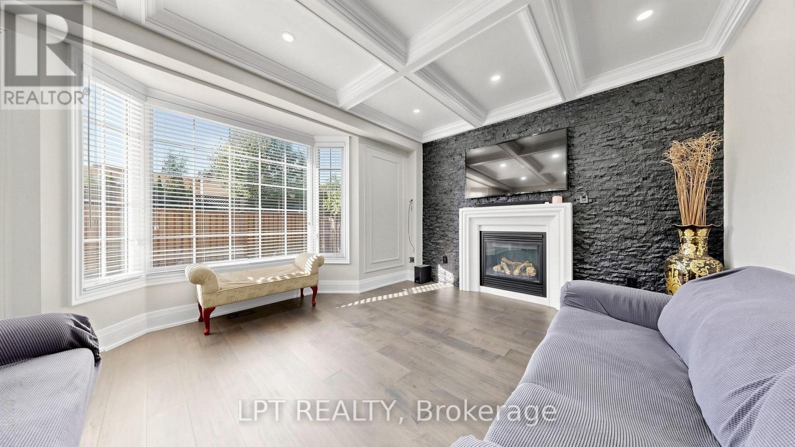 4 Plentywood Drive, Brampton, Ontario L6Y 0V2 - Photo 4 - W13826764