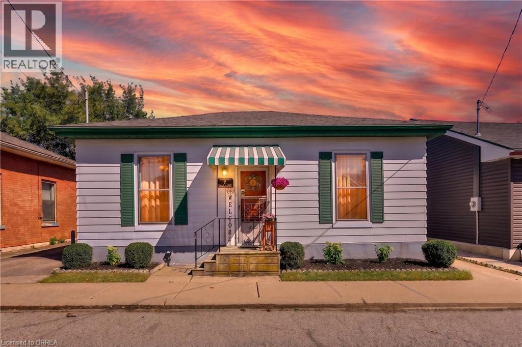 7 HALLS Avenue, Brantford, Ontario