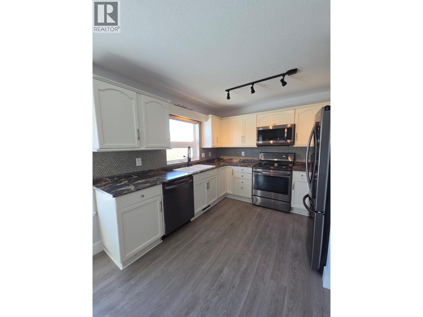 5153 45 Avenue NW, Chetwynd, British Columbia  V0C 1J0 - Photo 6 - 10377697