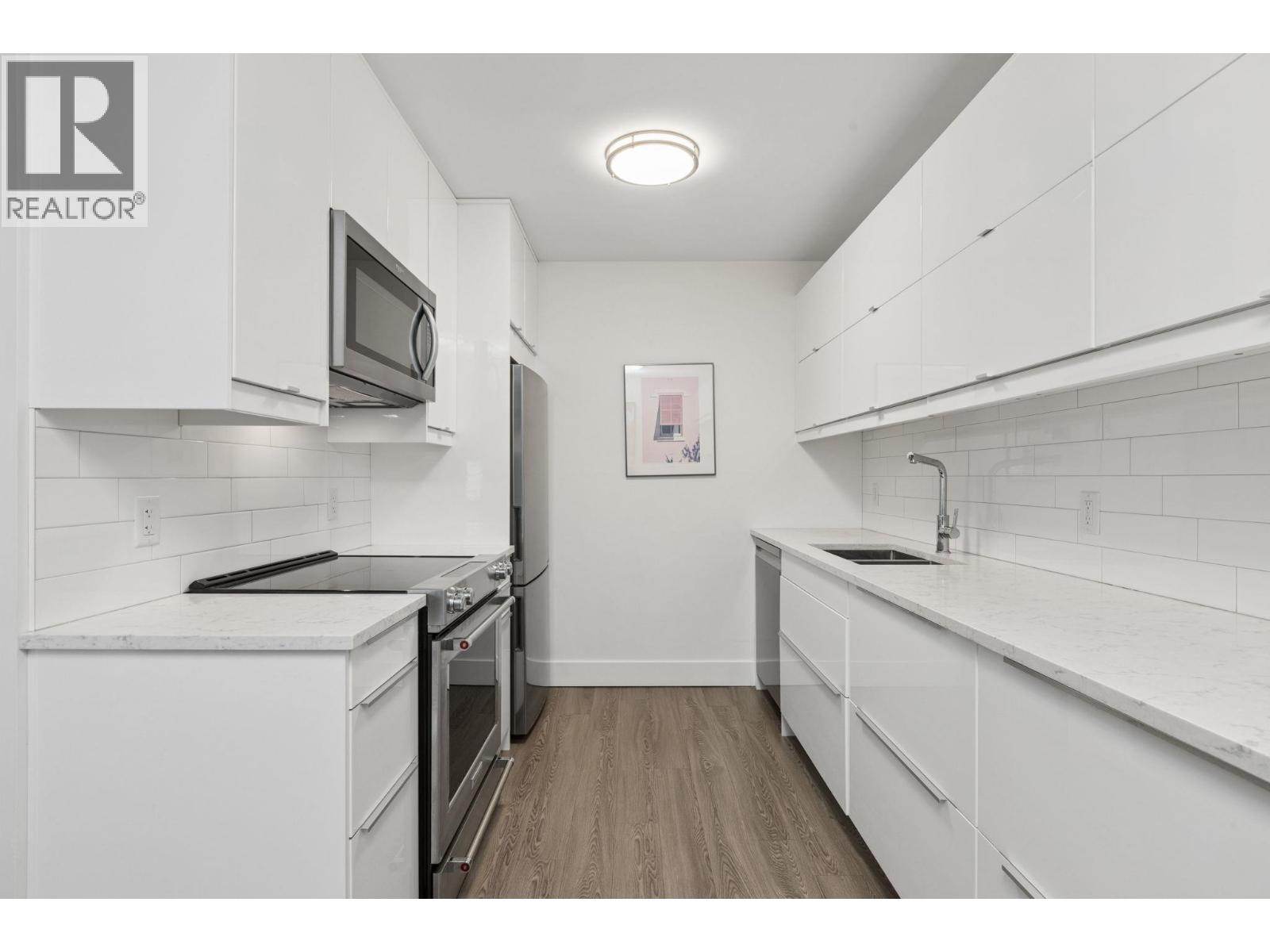 303 236 W 2nd Street, North Vancouver, British Columbia  V7M 1C6 - Photo 2 - R3169369