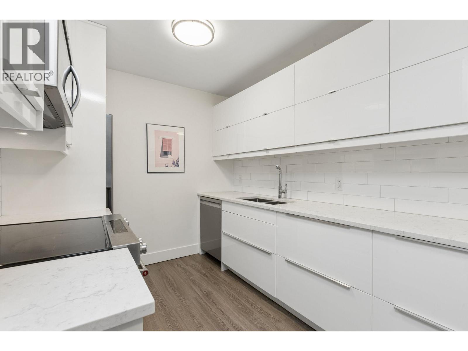 303 236 W 2nd Street, North Vancouver, British Columbia  V7M 1C6 - Photo 3 - R3169369