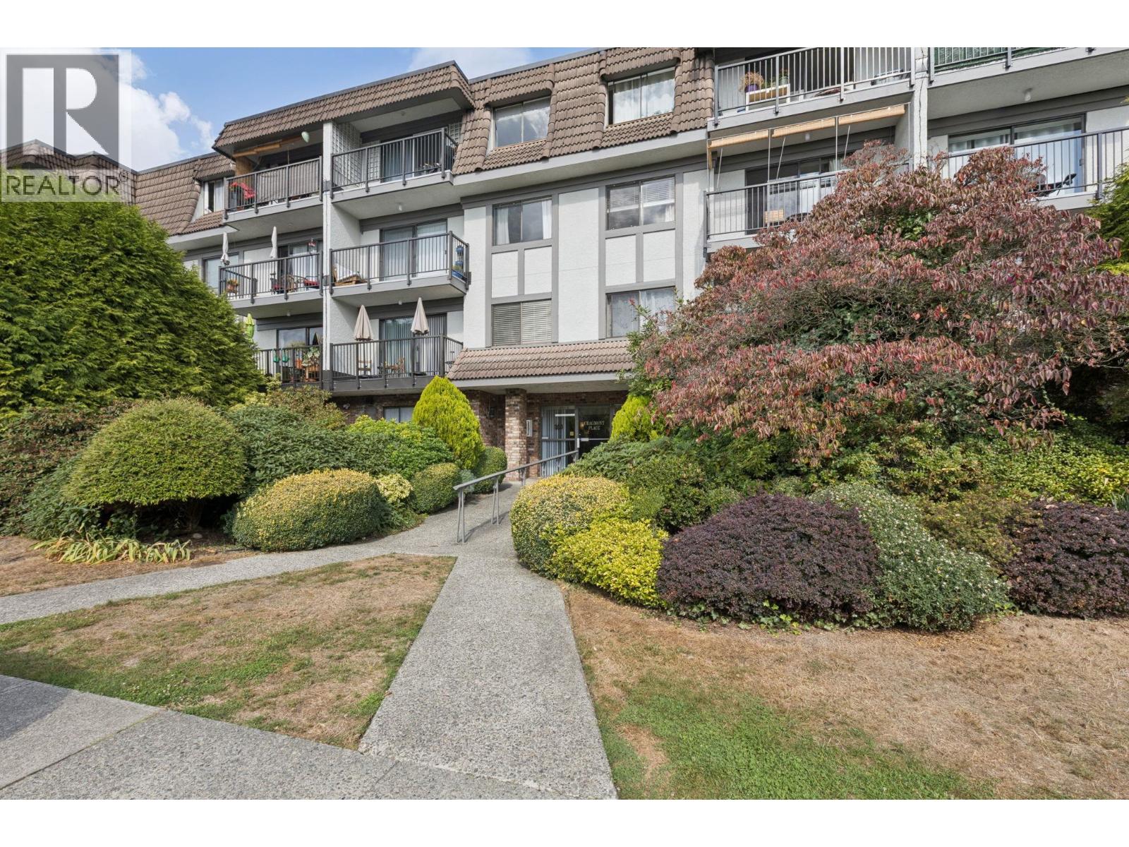 303 236 W 2ND STREET, North Vancouver, British Columbia