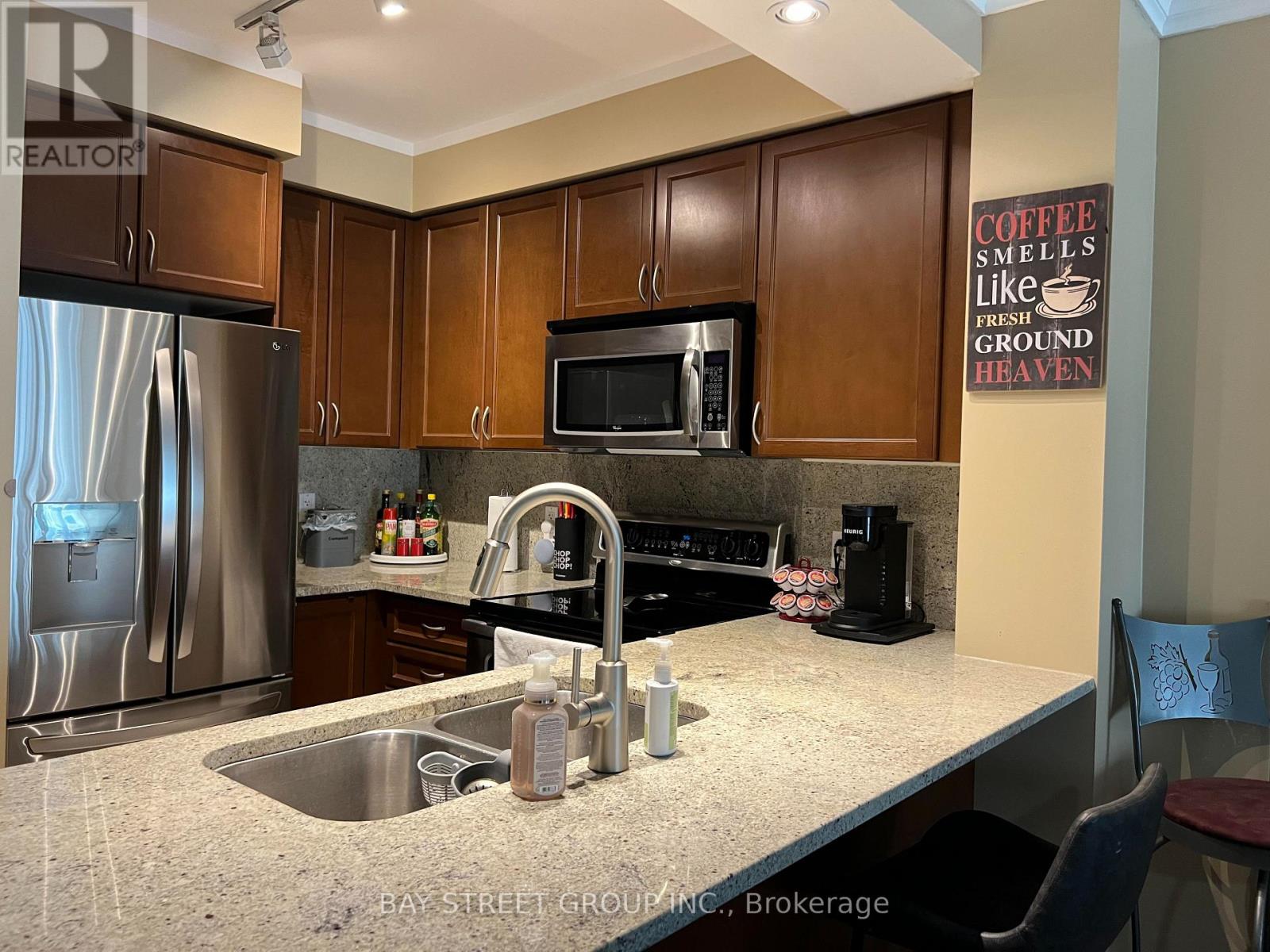 204 - 88 Promenade Circle, Vaughan (Brownridge), Ontario  L4J 9A4 - Photo 2 - N13826810