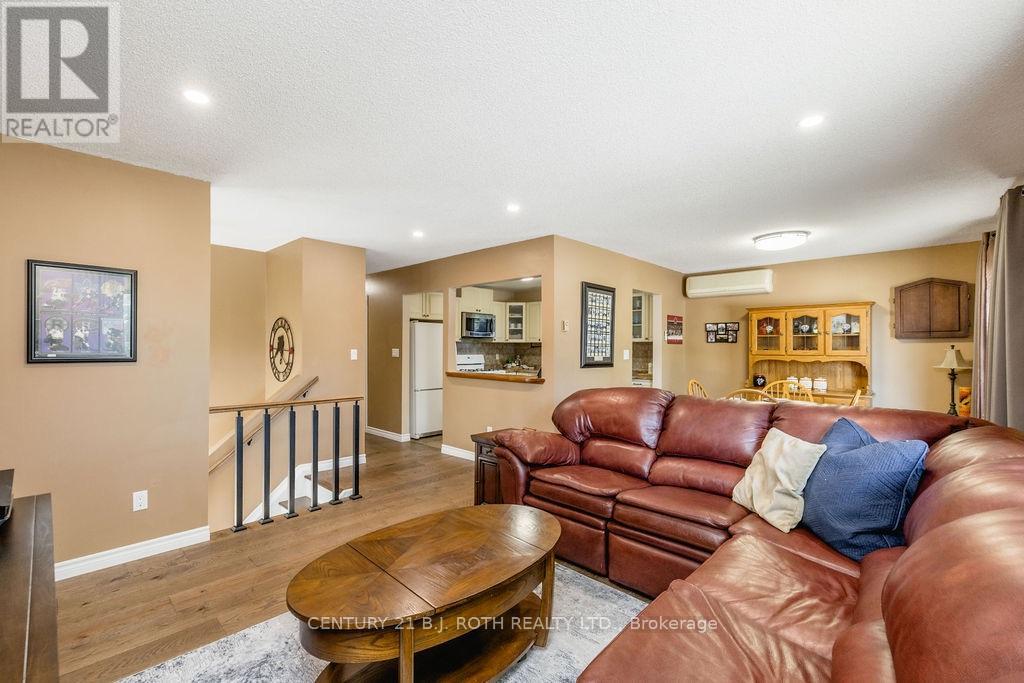 234 Oxford Street, Orillia, Ontario  L3V 1H7 - Photo 10 - S13826778