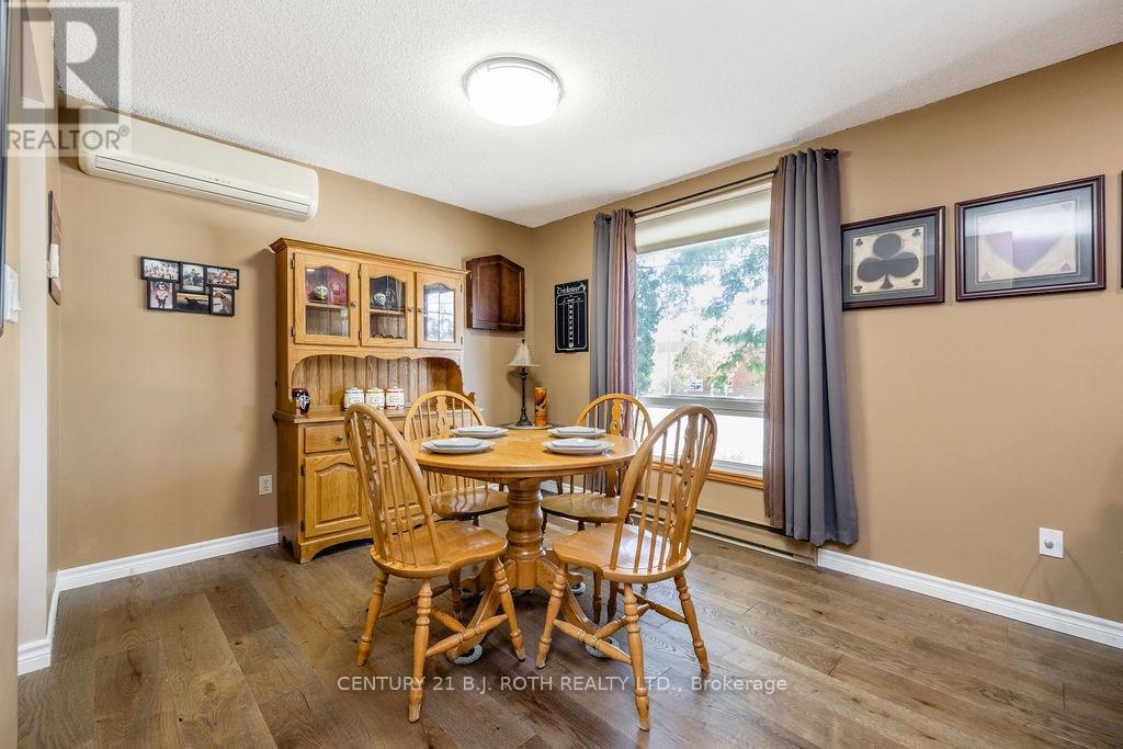 234 Oxford Street, Orillia, Ontario  L3V 1H7 - Photo 11 - S13826778