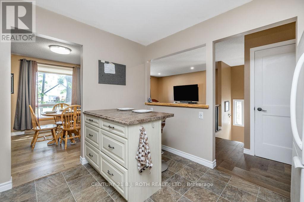 234 Oxford Street, Orillia, Ontario  L3V 1H7 - Photo 15 - S13826778