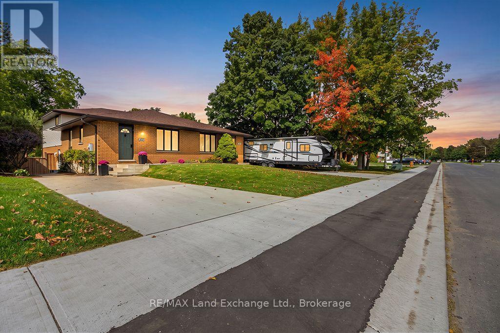 302 Bricker Street, Saugeen Shores, Ontario  N0H 2C1 - Photo 2 - X13826814