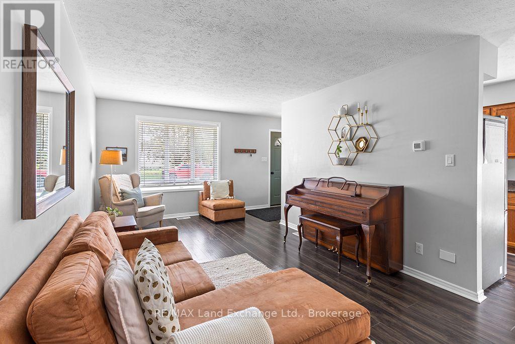 302 Bricker Street, Saugeen Shores, Ontario  N0H 2C1 - Photo 4 - X13826814