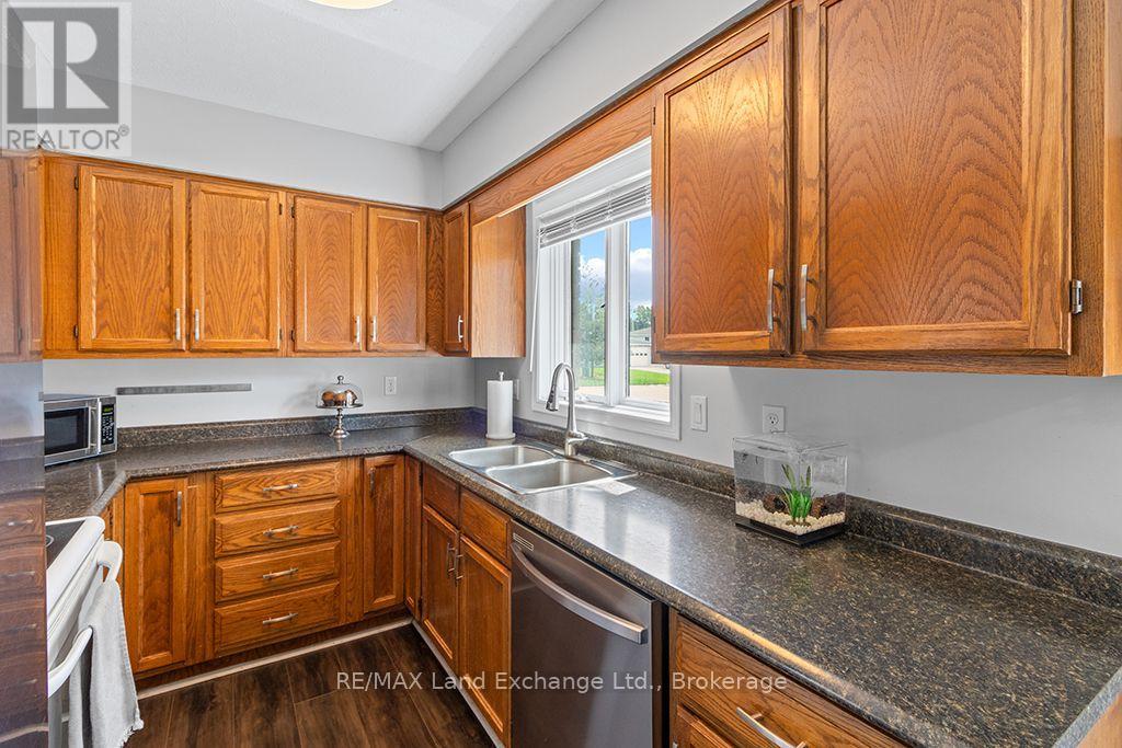 302 Bricker Street, Saugeen Shores, Ontario  N0H 2C1 - Photo 5 - X13826814