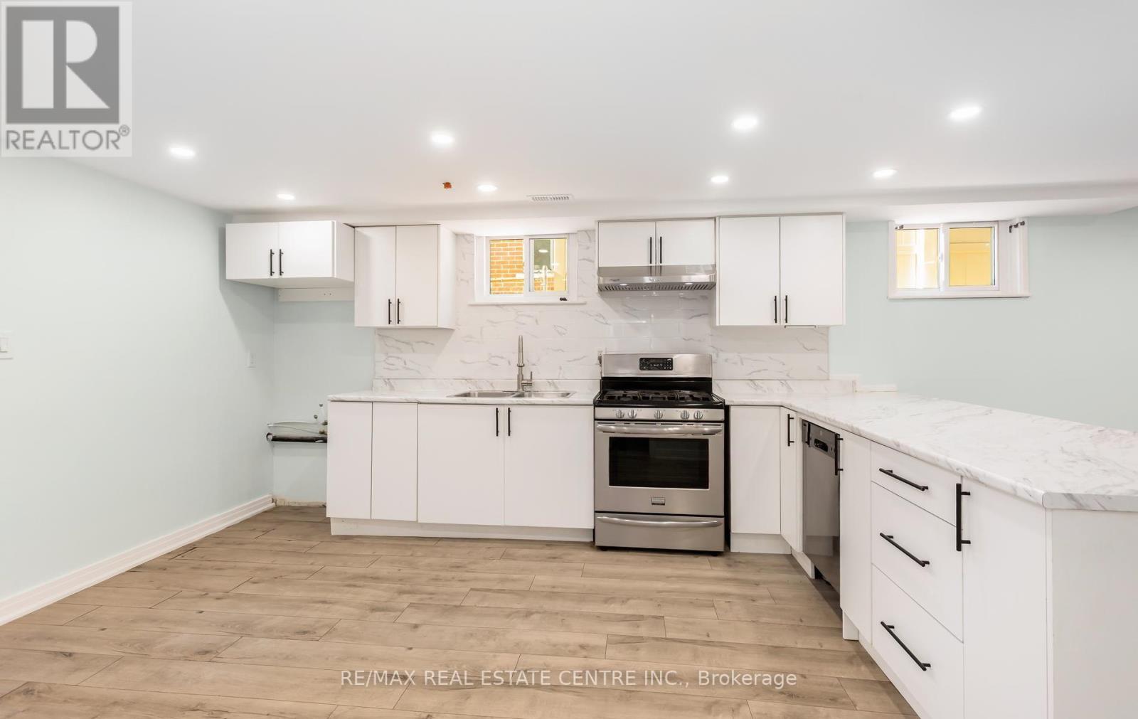 879 Consort Crescent, Mississauga, Ontario  L5C 1J8 - Photo 35 - W13822548