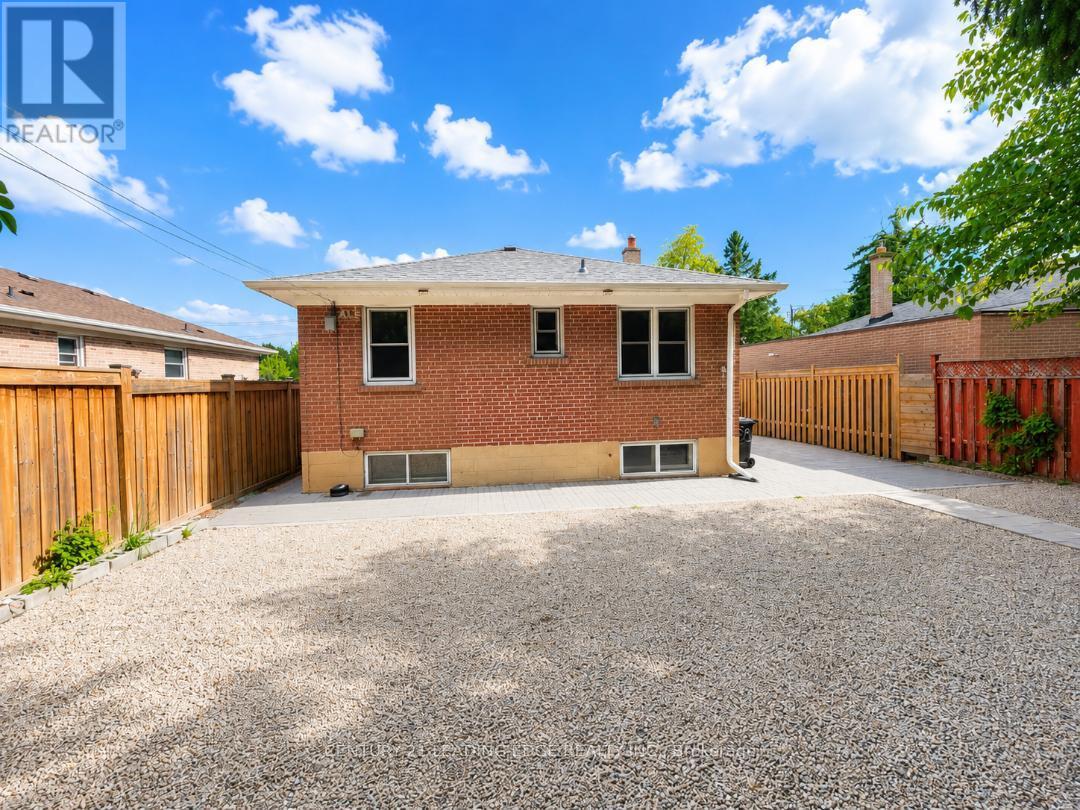 28 Eringate Drive, Toronto, Ontario  M9C 3Y7 - Photo 2 - W13826776