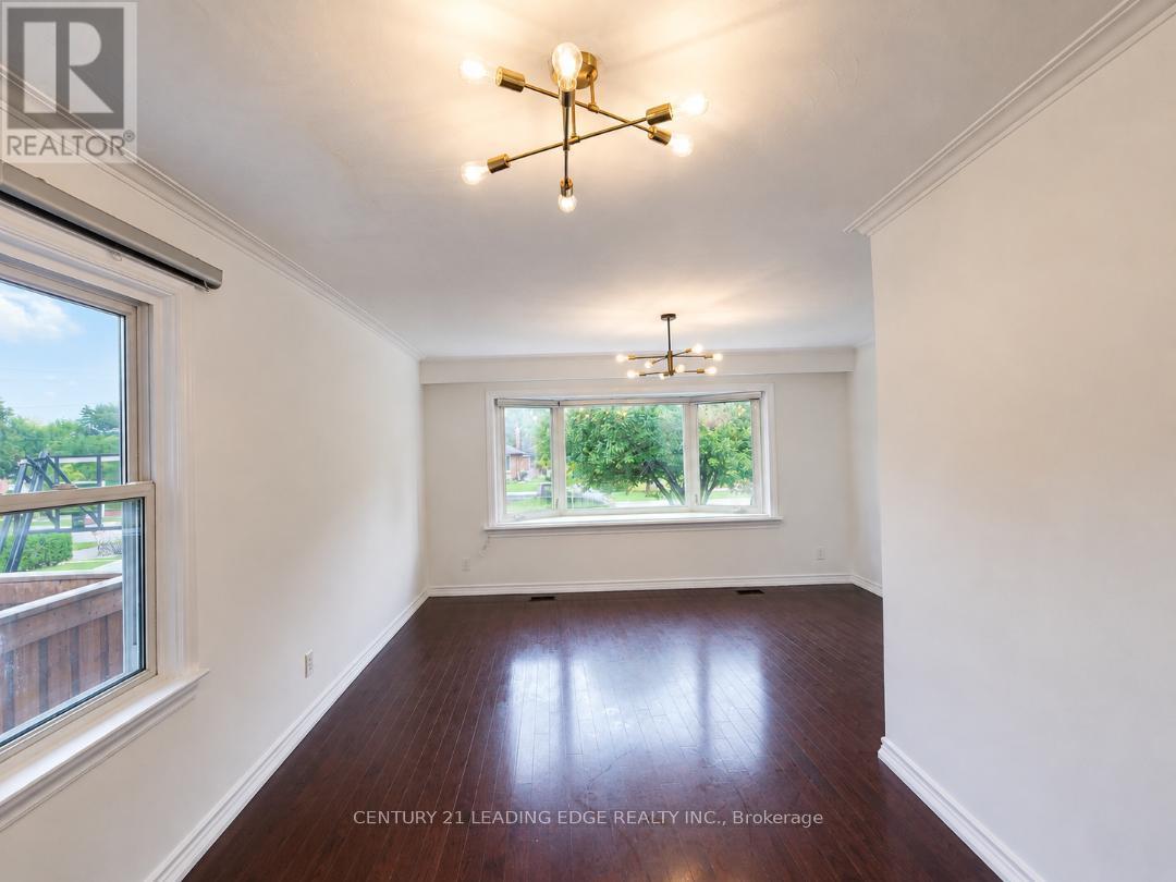 28 Eringate Drive, Toronto, Ontario  M9C 3Y7 - Photo 5 - W13826776