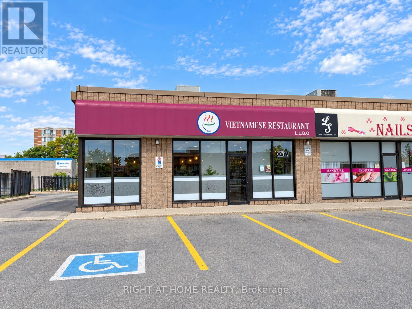 4 - 66 MALL ROAD, Hamilton, Ontario
