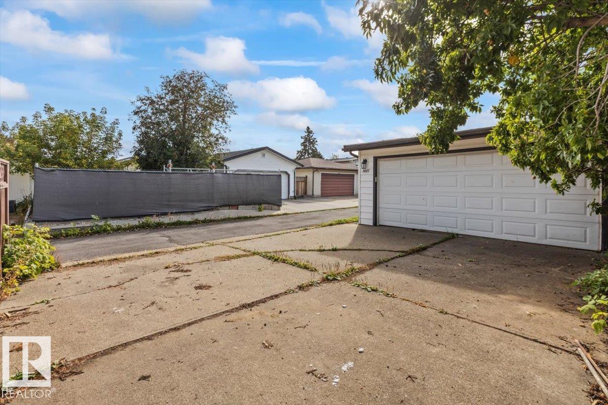 3607 106A ST NW