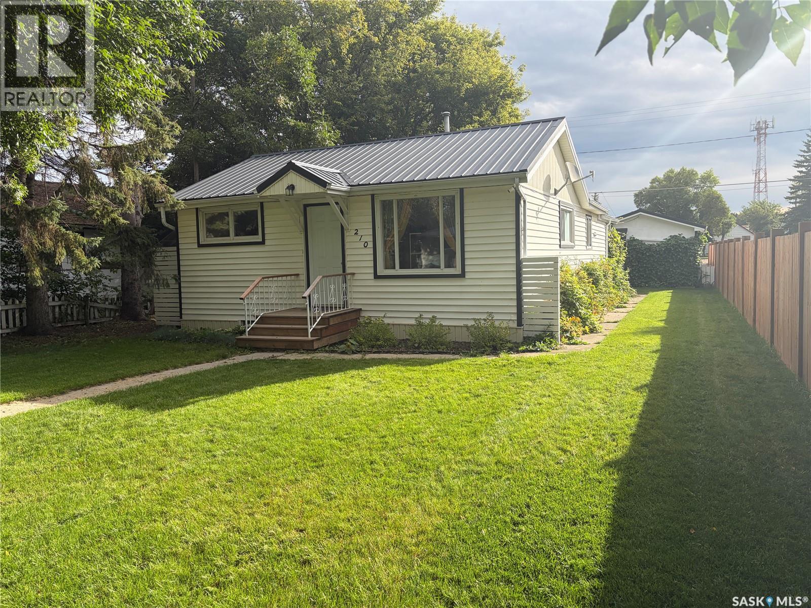 210 2nd STREET NW, Wadena, Saskatchewan