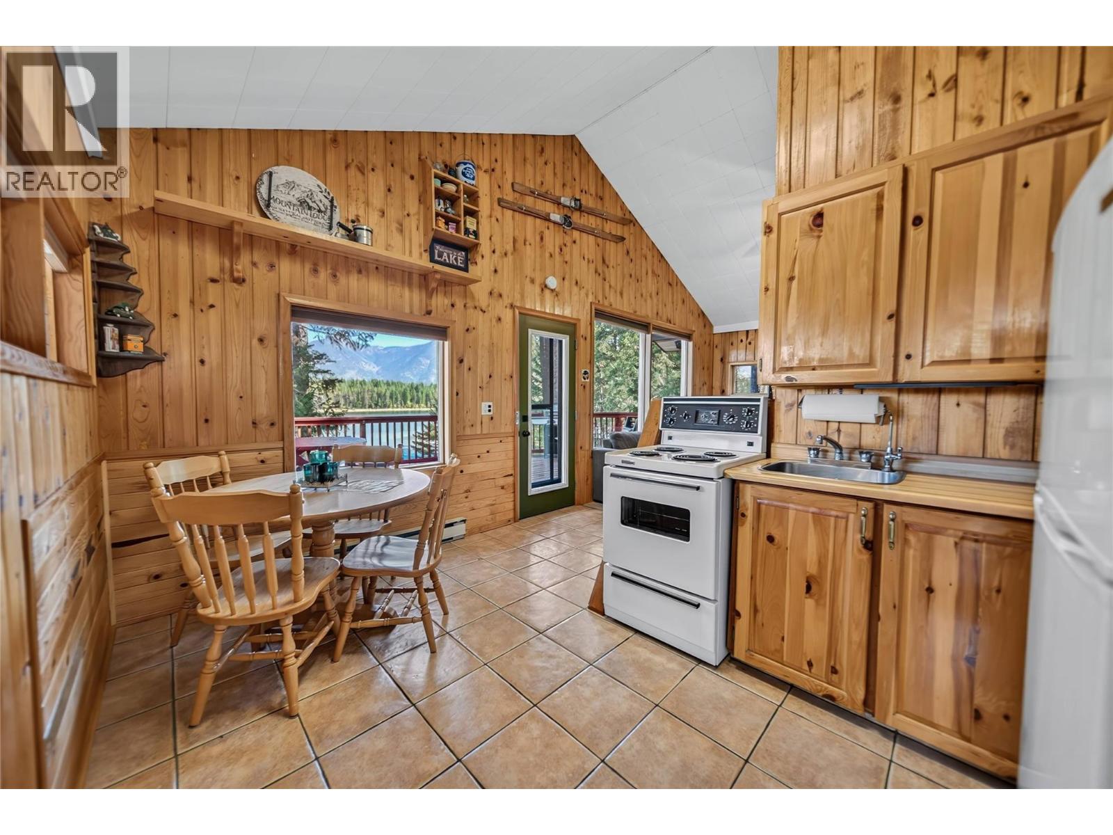 1249 Tie Lake Shore Road S, Jaffray, British Columbia V0B 1T0 - Photo 3 - 10401728