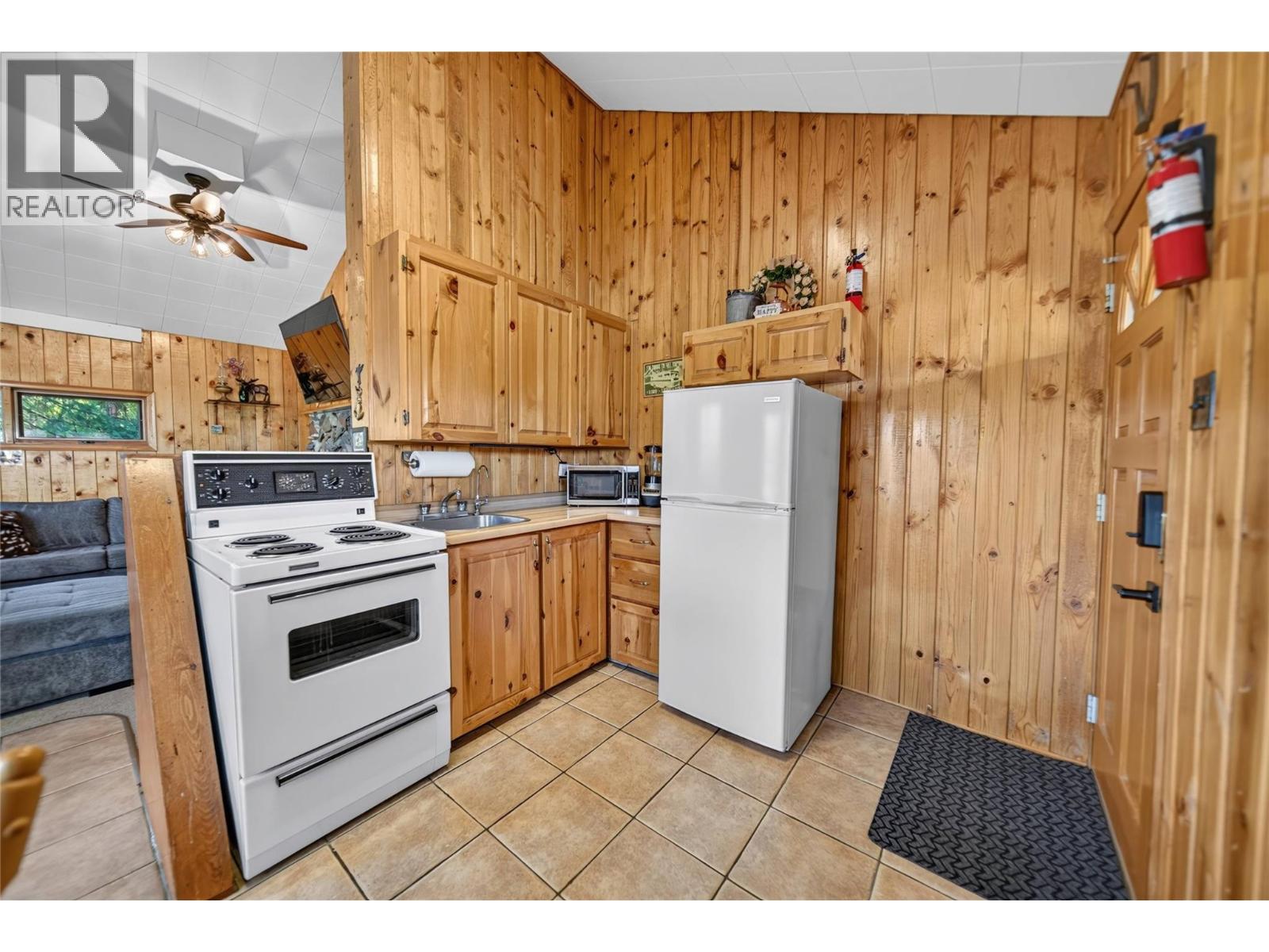 1249 Tie Lake Shore Road S, Jaffray, British Columbia V0B 1T0 - Photo 5 - 10401728