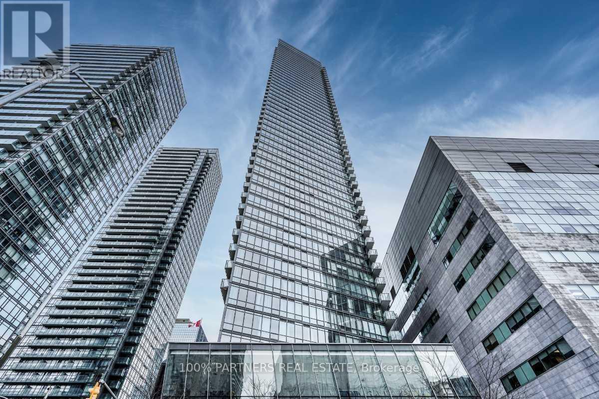 2009 - 832 BAY STREET, Toronto, Ontario