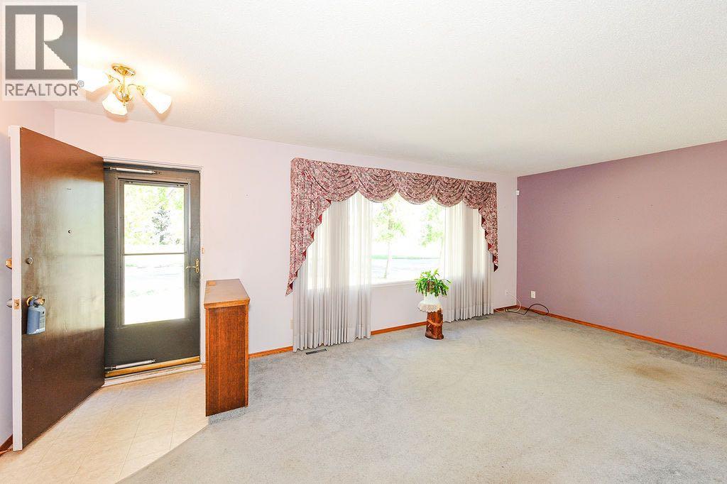 5805 43 Avenue, Camrose, Alberta  T4V 0A5 - Photo 7 - A2347882