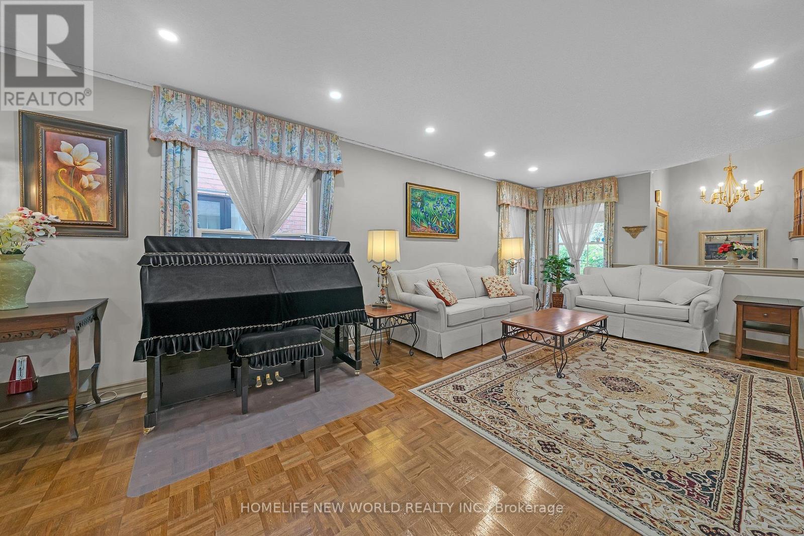 2326 Yorktown Circle, Mississauga, Ontario  L5M 5Y2 - Photo 9 - W13770226