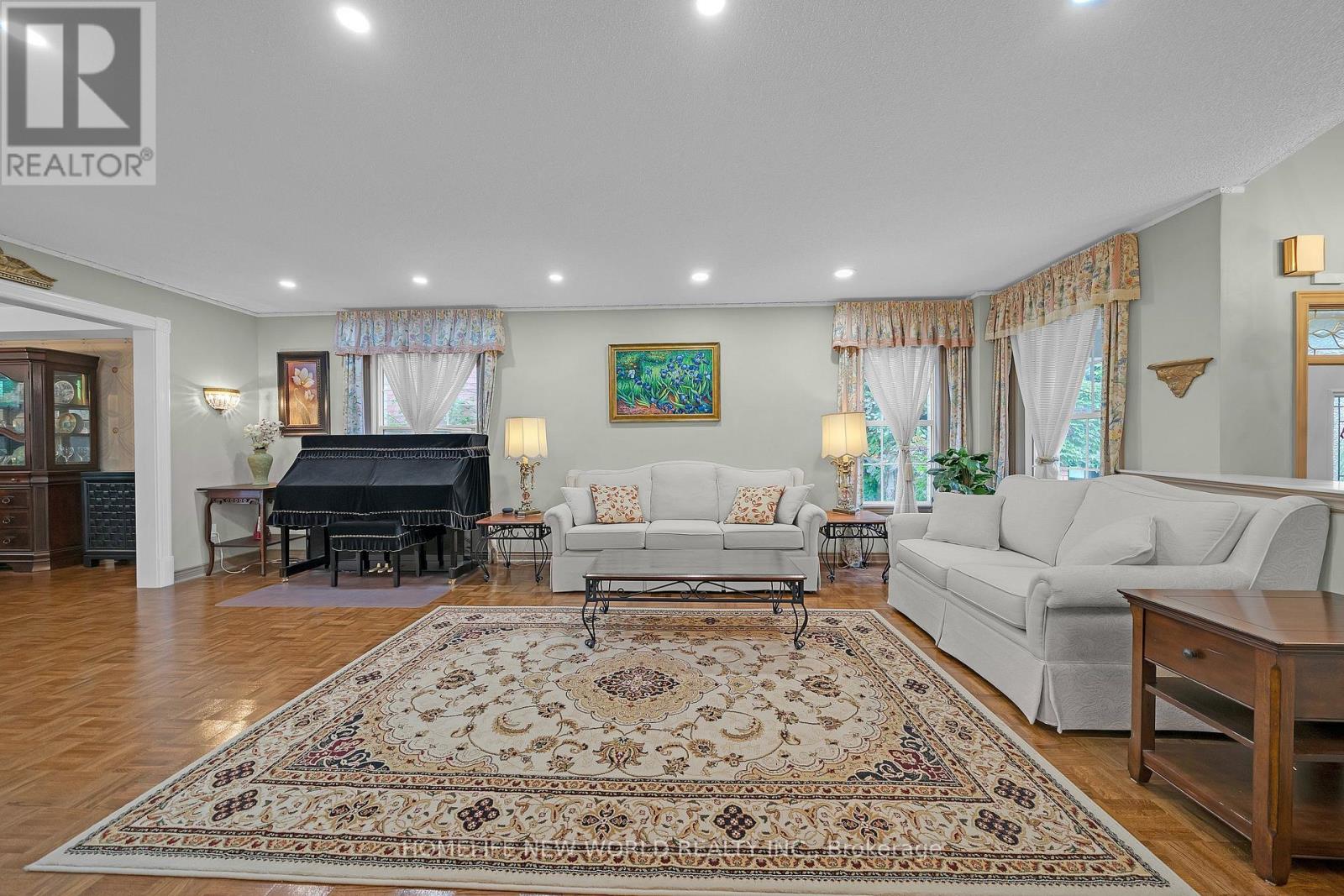 2326 Yorktown Circle, Mississauga, Ontario  L5M 5Y2 - Photo 8 - W13770226