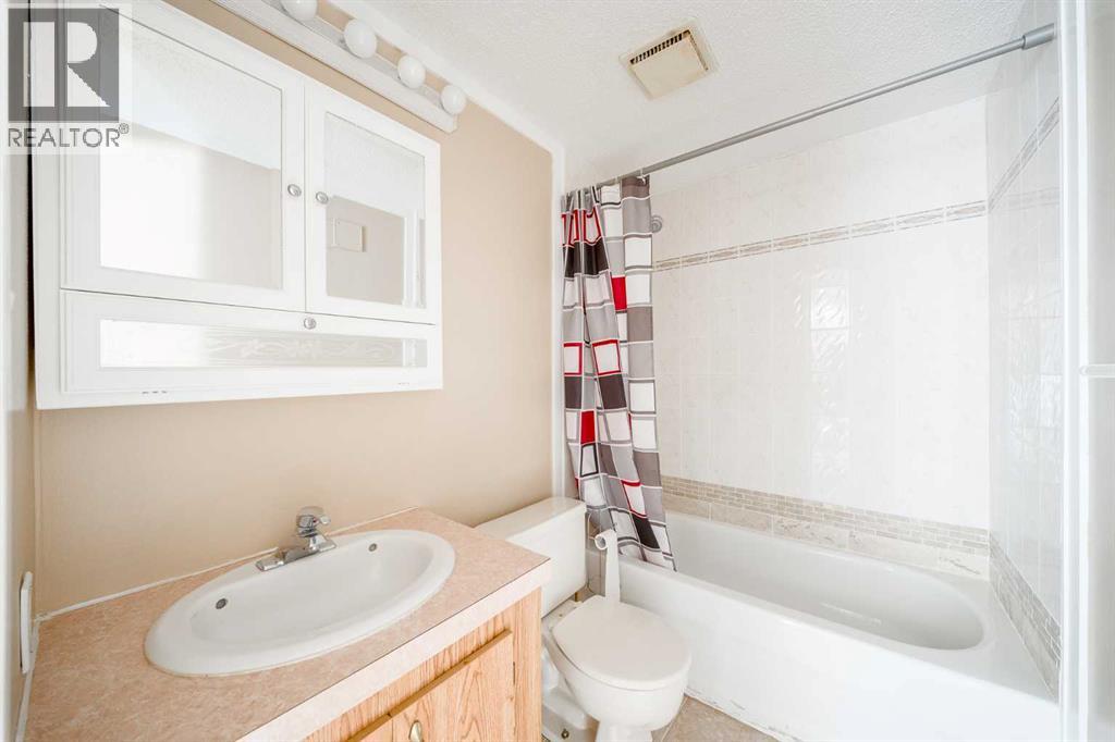 107 Heritage Drive, Okotoks, Alberta  T1S 1M4 - Photo 10 - A2345707