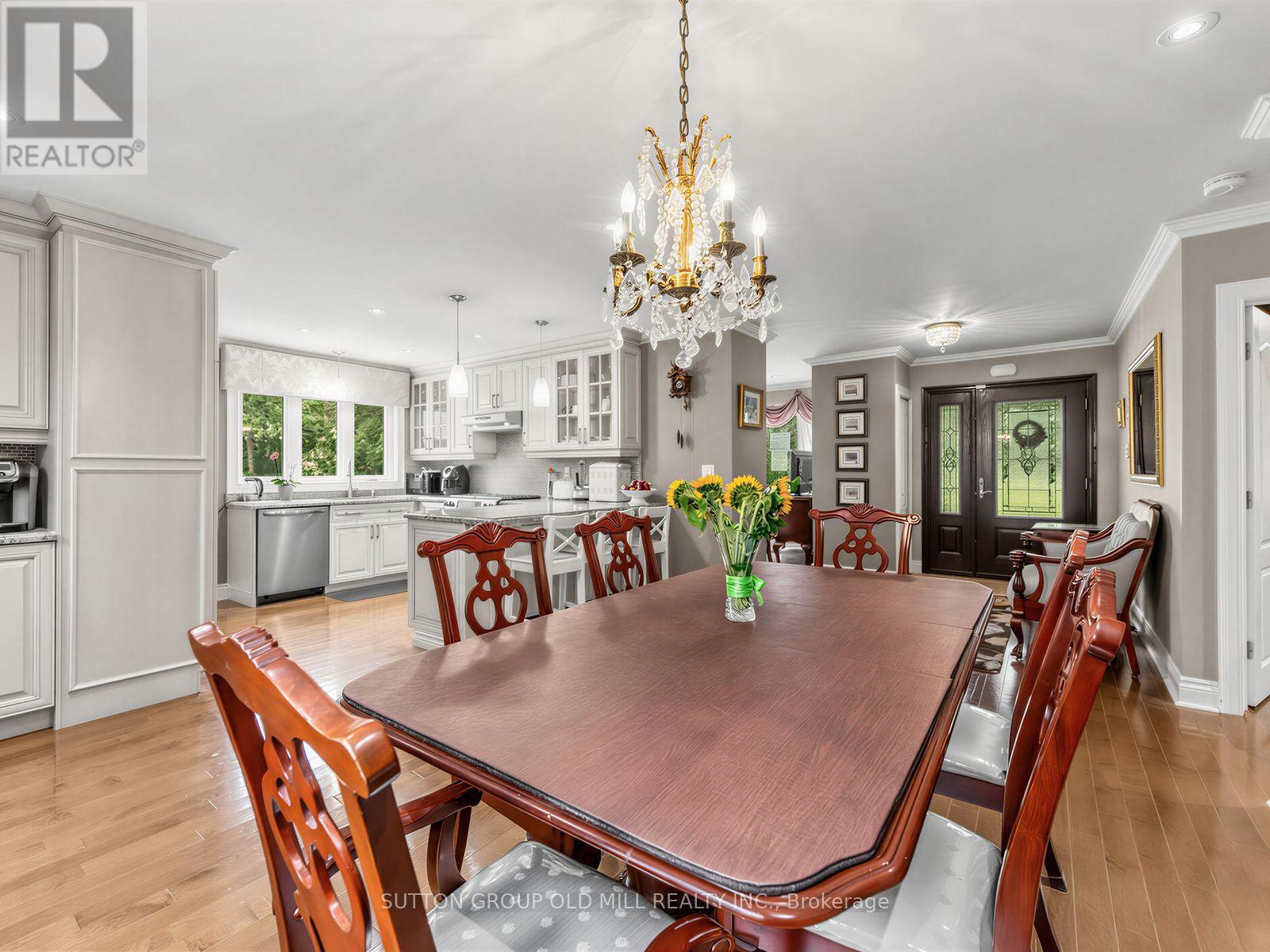 Main - 9 Westbank Crescent, Toronto, Ontario  M9P 1S4 - Photo 12 - W13826874