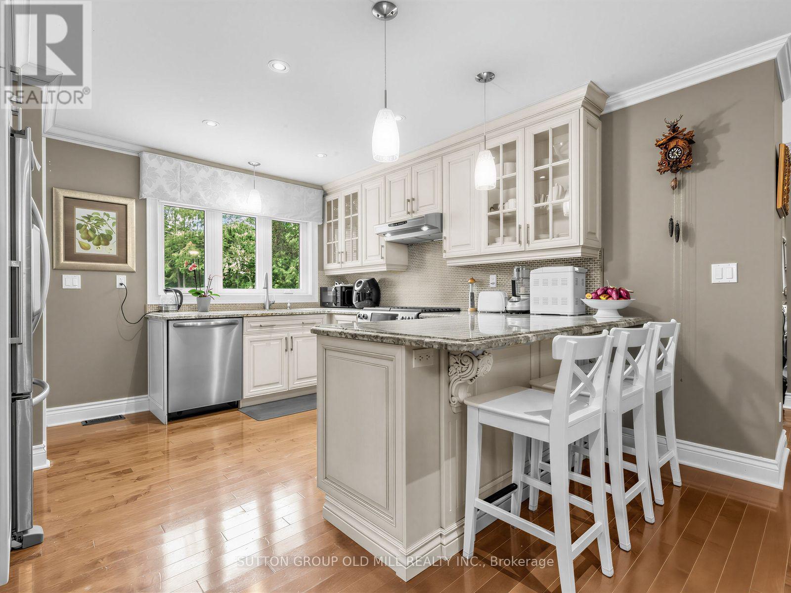 Main - 9 Westbank Crescent, Toronto, Ontario  M9P 1S4 - Photo 13 - W13826874