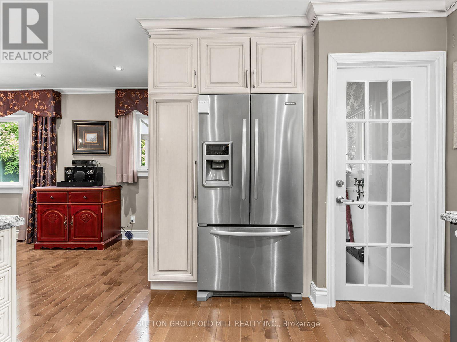 Main - 9 Westbank Crescent, Toronto, Ontario  M9P 1S4 - Photo 16 - W13826874