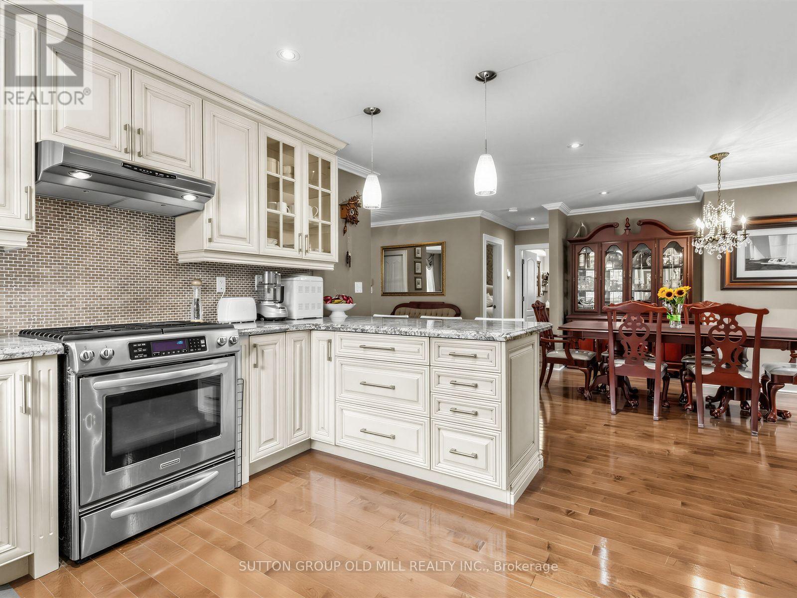 Main - 9 Westbank Crescent, Toronto, Ontario  M9P 1S4 - Photo 17 - W13826874