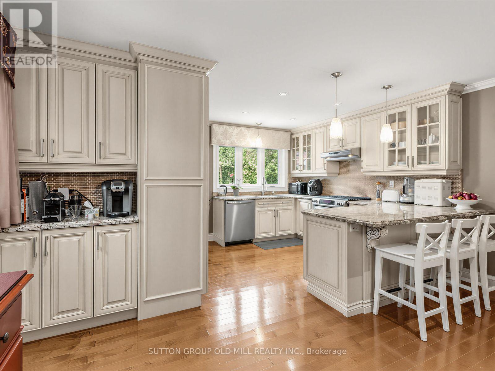 Main - 9 Westbank Crescent, Toronto, Ontario  M9P 1S4 - Photo 18 - W13826874