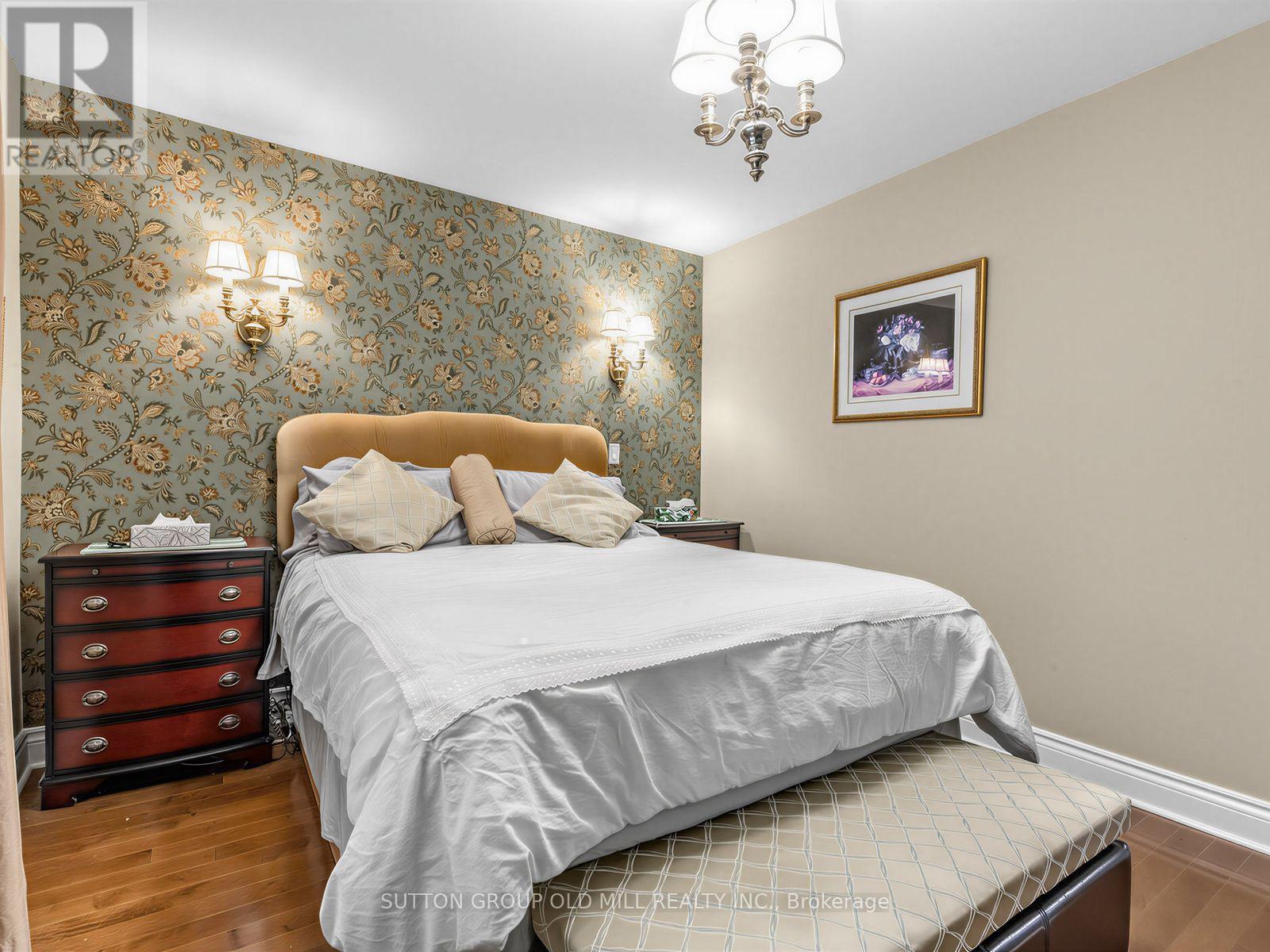 Main - 9 Westbank Crescent, Toronto, Ontario  M9P 1S4 - Photo 20 - W13826874