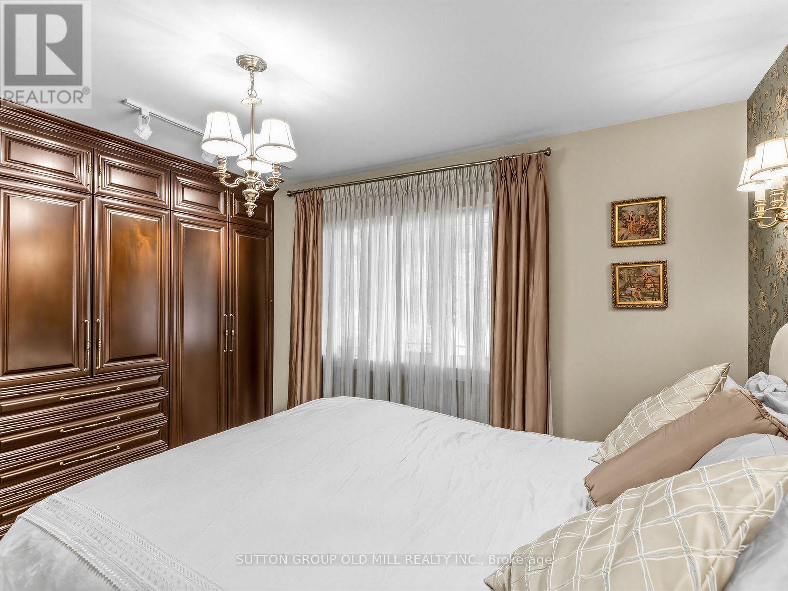 Main - 9 Westbank Crescent, Toronto, Ontario  M9P 1S4 - Photo 21 - W13826874